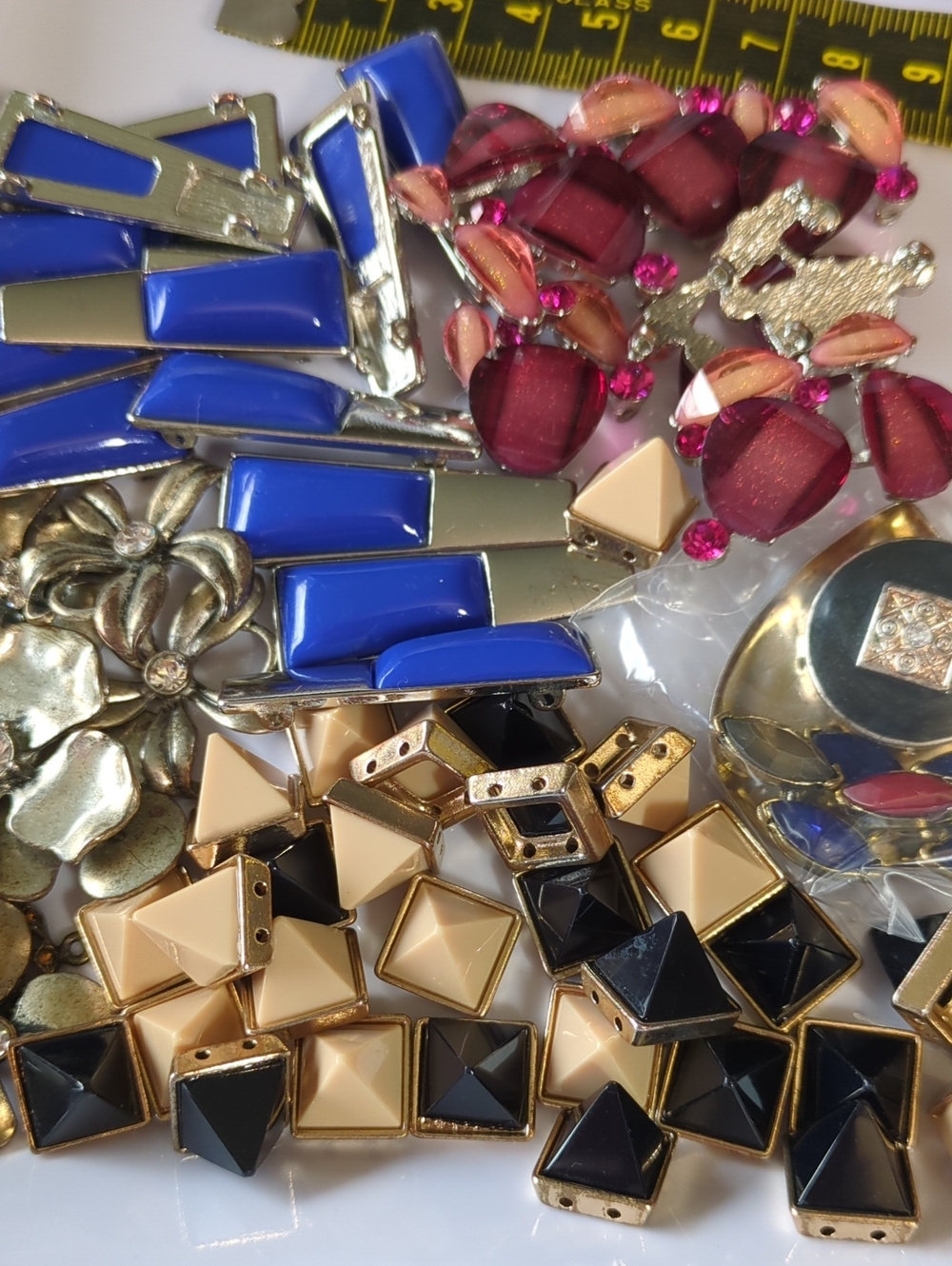 🏵️B26 Elegant Mixed-Color Jewelry Pieces for Creating New